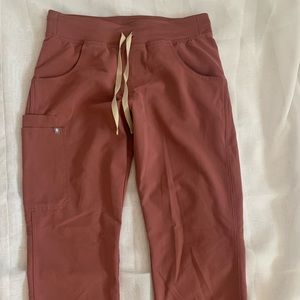Figs Cade Cargo Scrub Pant Mauve